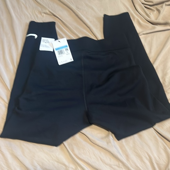 Women’s Nike leggings medium fit high-rise 7/8 length - Picture 2 of 3